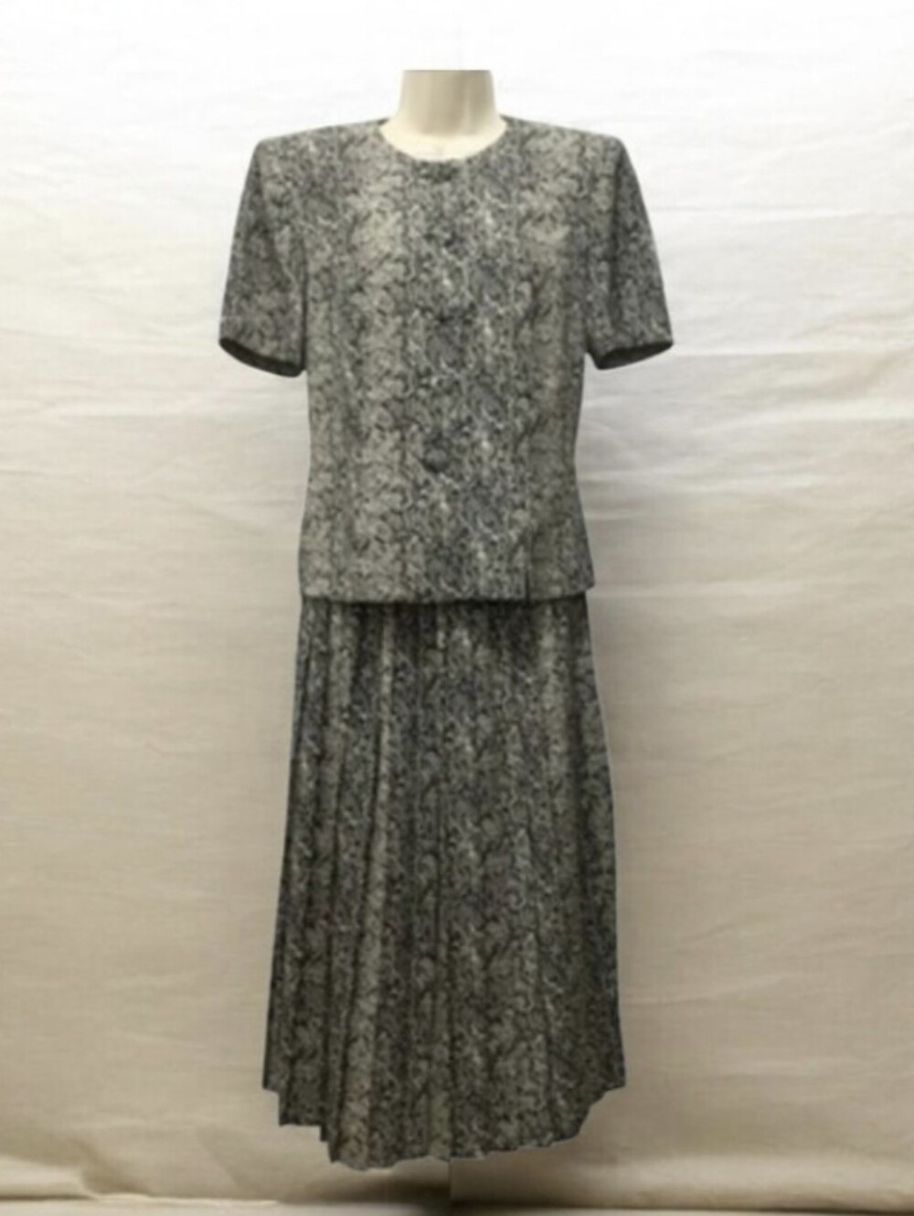 #K131 Leslie Fay Gray Snake Print Skirt Set
